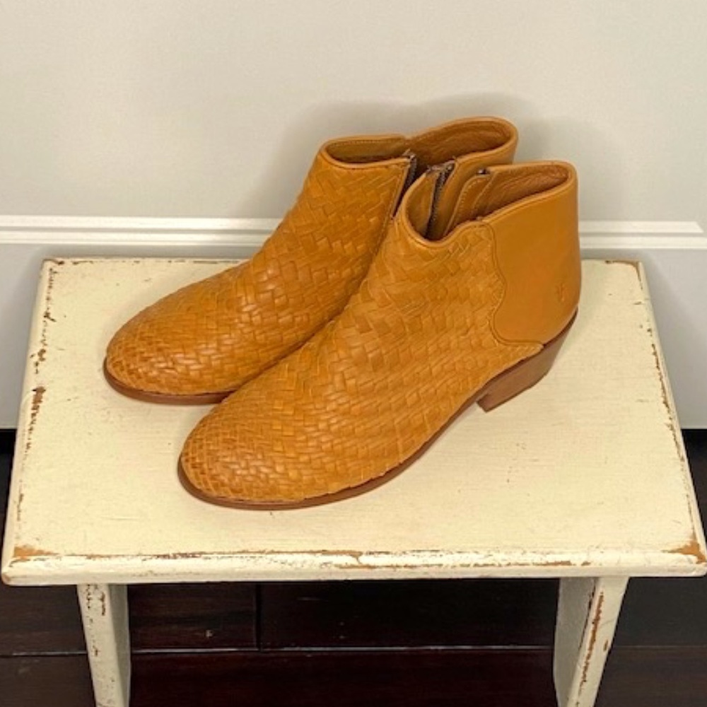 FRYE Carson woven boots size 8